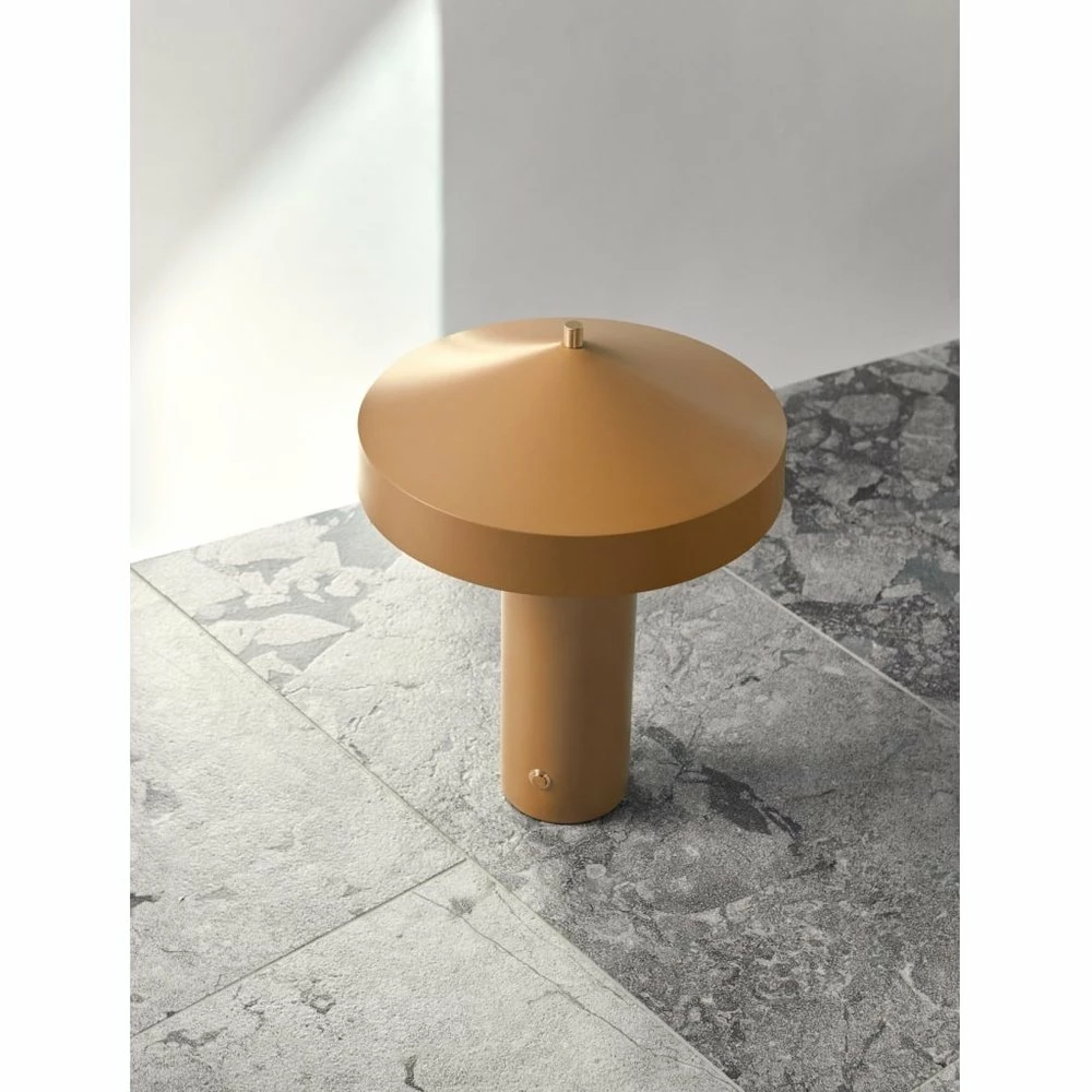 OYOY Hatto Tafellamp Saffraan - L300698 5 OYOY Hatto Tafellamp Saffraan - L300698 - Afbeelding 5